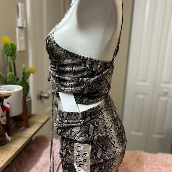 Crop top and skirt set - Picture 5 of 8